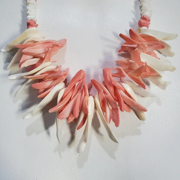 Vintage Beautiful Natural Shell Necklace Coral and White Colors